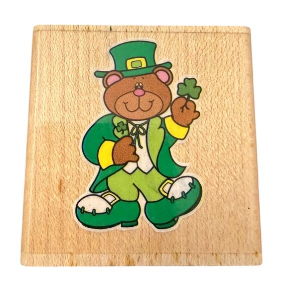 Carson Dellosa Irish Bear Holding A 4 Leaf Clover Rubber Stamp - Picture 1 of 3